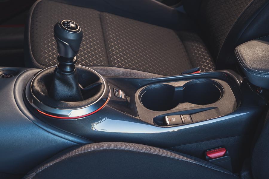 Детали интерьера Nissan Juke 2019 года  (UK) (фото 19 из 40)